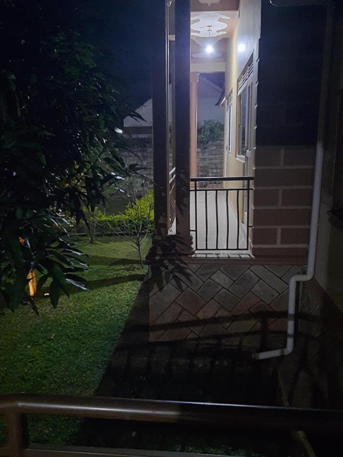 Airport Side Hotel Entebbe Exterior foto